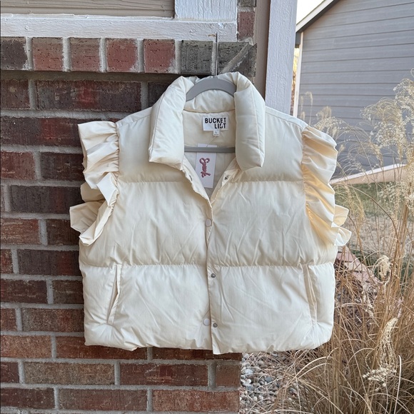 BUCKETLIST Jackets & Blazers - Bucketlist Ladies L “Maria” Cream Ruffle Sleeve Cropped Puffer Vest